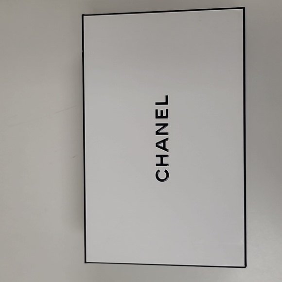 CHANEL Other - CHANEL white empty gift  box
